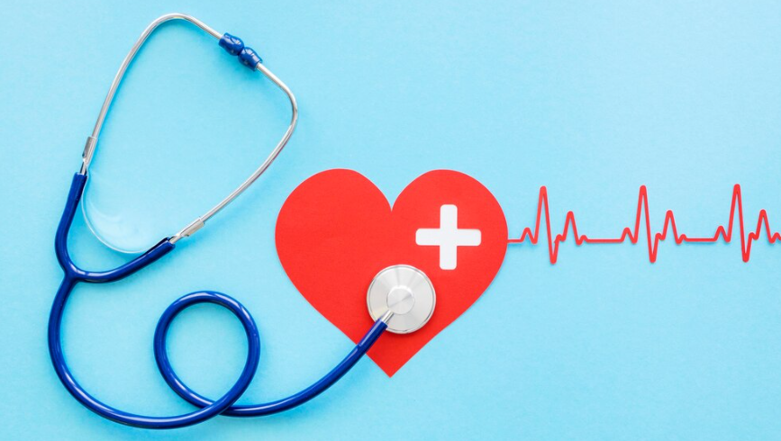 SOS Médecin Casablanca - Soins médicaux à domicile disponibles 24h/24 Médecin urgentiste de SOS Médecin Casablanca en visite à domicile, prêt à intervenir 24h/24